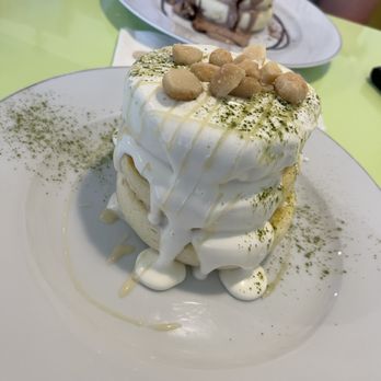 Cloud Nine Cafe Hawaii - Salted Cream Cheese with Macadamia Nut - Desserts Near Me - Honolulu, Hawaii