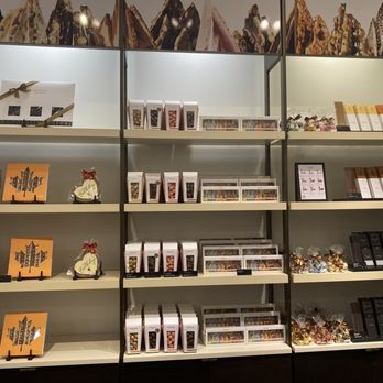 Läderach chocolatier suisse - a display of chocolates - Chocolatiers & Shops Near Me - Sarasota, Florida Läderach chocolatier suisse - a display of chocolates - Chocolatiers & Shops Near Me - Sarasota, Florida