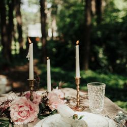 Cordial & Craft - Mountain Elopements with the help of the Cordial & Craft team. Photo by Daniela Guerrero.