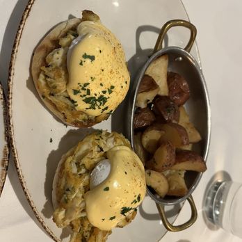Old Ebbitt Grill - Egg Benedict and crab cakes - Bars Near Me - Washington, DC, District of Columbia Old Ebbitt Grill - Egg Benedict and crab cakes - Bars Near Me - Washington, DC, District of Columbia