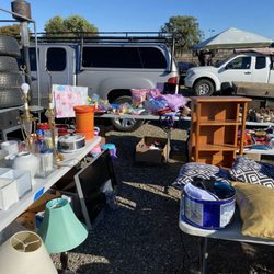 Marysville Flea Market - Selling stuff
