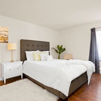 Silver Staging - Master bedroom - Home Staging Near Me Silver Staging - Master bedroom - Home Staging Near Me