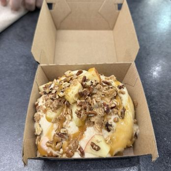 Cinnaholic - Apple pie roll - Bakeries Near Me - Louisville, Kentucky