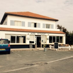 Hôtel Restaurant de La Petite Plage - La devanture de l'hôtel