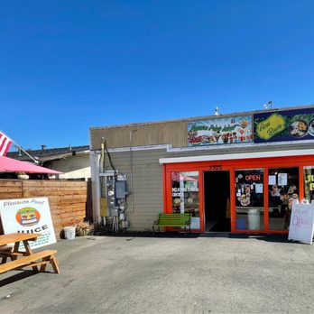 Pleasure Point Juice - Outside (outdoor seating) - Juice Bars & Smoothies Near Me - Santa Cruz, California Pleasure Point Juice - Outside (outdoor seating) - Juice Bars & Smoothies Near Me - Santa Cruz, California