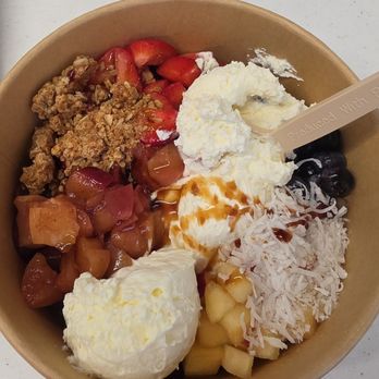 honeygrow - Honeygrow fruit and granola with different toppings - Salad Near Me - Glen Burnie, Maryland honeygrow - Honeygrow fruit and granola with different toppings - Salad Near Me - Glen Burnie, Maryland
