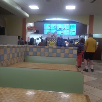 Pollo Tropical - Fifteen after the hour no body have been served yet. - Fast Food Near Me - N Miami, Florida