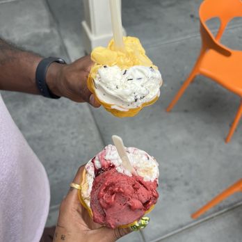 GelatoLove - Mixed berry gelato w/ mixed berry cheesecake sorbet, stracciatella gelato w/ mango lime sorbet - Desserts Near Me - Carlsbad, California