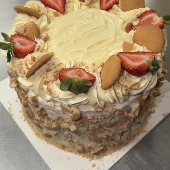 Sweet Red Peach - Strawberry Banana Pudding Cake - Bakeries Near Me - Menifee, California