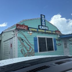 Bayou Cafe - Vidor - My absolute favorite place to eat a bacon cheese burger at!! I will drive 30 minutes out of my way to eat here.