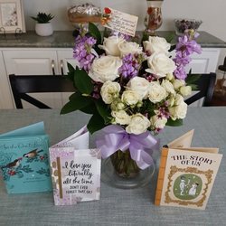 Garden Grove Florist - Deluxe Arrangement