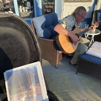 La Conner Sips - Nearby business with live music - Wine Bars Near Me - La Conner, Washington La Conner Sips - Nearby business with live music - Wine Bars Near Me - La Conner, Washington