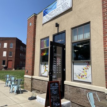 The Sea Moss Boss - Exterior with tables & chairs - Specialty Food Near Me - Indianapolis, Indiana The Sea Moss Boss - Exterior with tables & chairs - Specialty Food Near Me - Indianapolis, Indiana