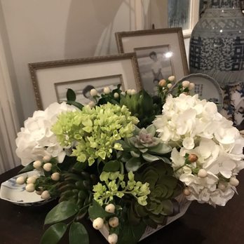 Elizabeth's Garden - Mother's Day 2019 Friday before Mother's Day Stunning - Florists Near Me - Mobile, Alabama