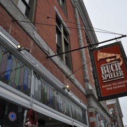 The Getup Vintage - Outside of the store (half of it is inside Buch Spieler Records)