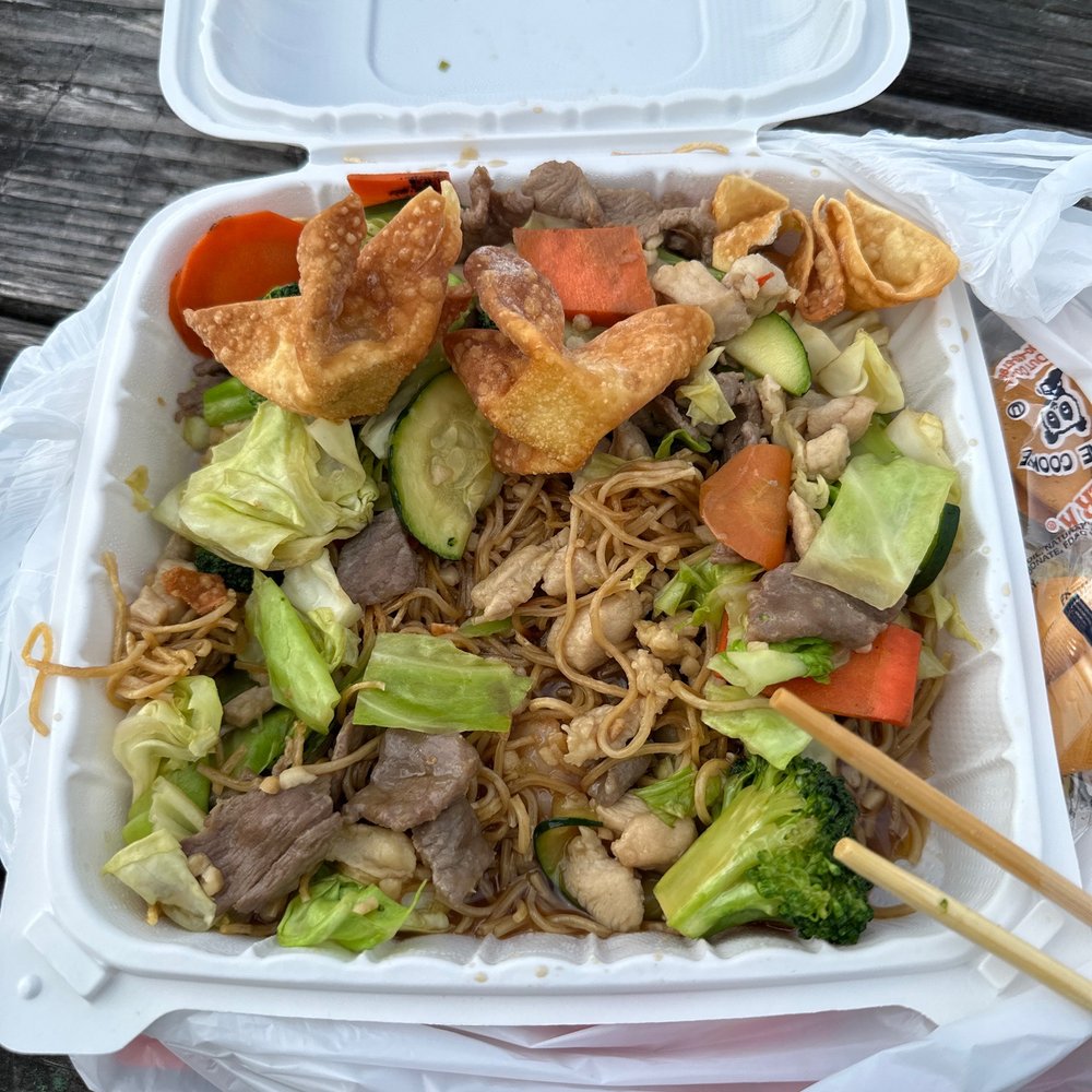 Happy Dragon - Chow mein "HK Style" with what's suppose to be Crab Rangoon (very little crab/cheese & burnt) - Chinese Near Me - Monterey, California Happy Dragon - Chow mein "HK Style" with what's suppose to be Crab Rangoon (very little crab/cheese & burnt) - Chinese Near Me - Monterey, California