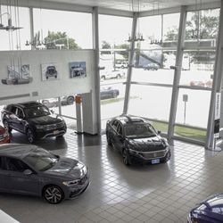 Volkswagen of Oak Lawn - Volkswagen of Oak Lawn    Showroom