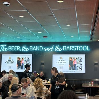 Category 10 - Seating - Bars Near Me - Nashville, Tennessee