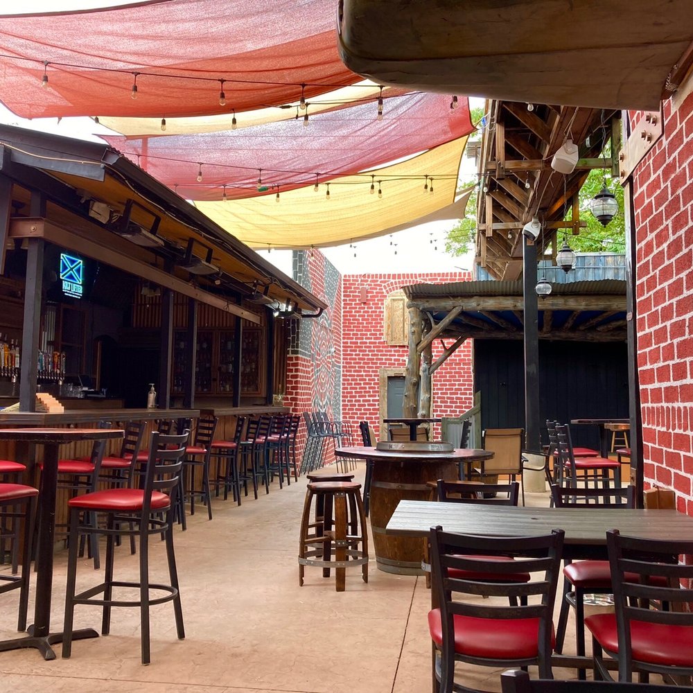 Back courtyard shared with neighboring bar (empty during the day) Back courtyard shared with neighboring bar (empty during the day)