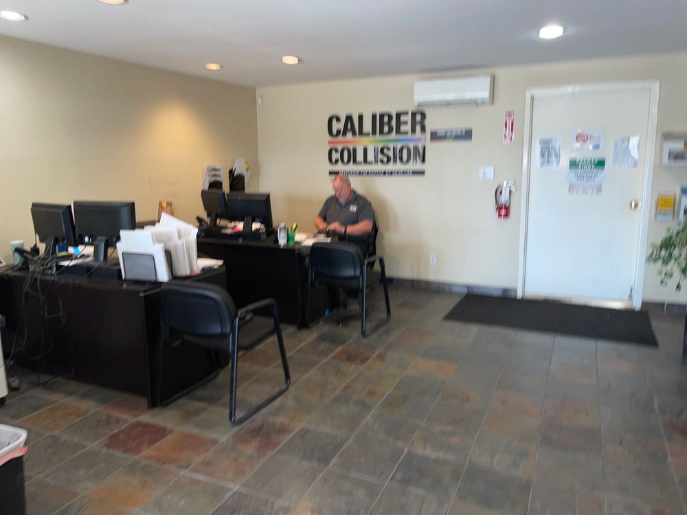 CALIBER COLLISION Updated August 2024 19 Photos & 31 Reviews 3909