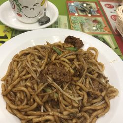銀龍粉麵茶餐廳 - XO醬金菇肥牛炒烏冬