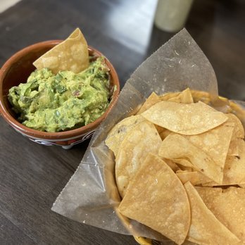 La Torta Loca - Guacamole & Chips - Mexican Near Me - Florence, Kentucky