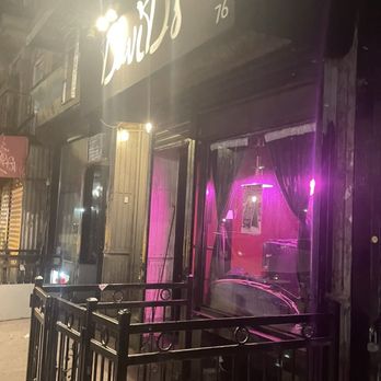 DaviD's - outside of restaurant at night - Pubs Near Me - New York, New York