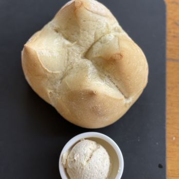 Tommy Bahama - The best cinnamon bread - Seafood Near Me - Kihei, Hawaii Tommy Bahama - The best cinnamon bread - Seafood Near Me - Kihei, Hawaii
