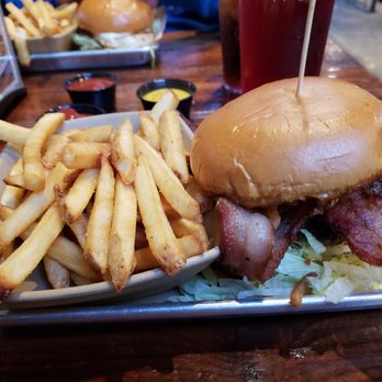 Burger Bench - Their burgers have NO flavor, dont waste your time. - American Near Me - Escondido, California