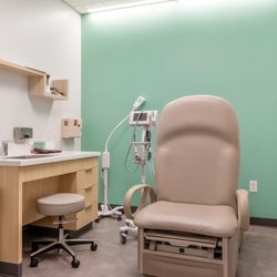 Carbon Health Urgent Care Chino Hills - Carbon Health Chino Hills exam room