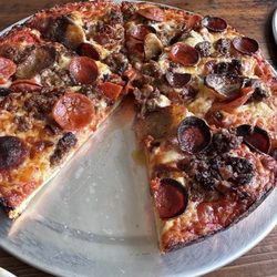 The Back Nine Pub / Heritage Hill Golf Course - Meat lovers pizza