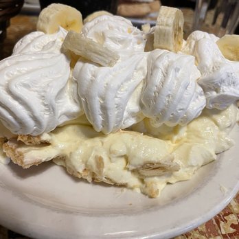 Houston's Trails End Restaurant - Banana Creme Pie - American Near Me - Kanab, Utah