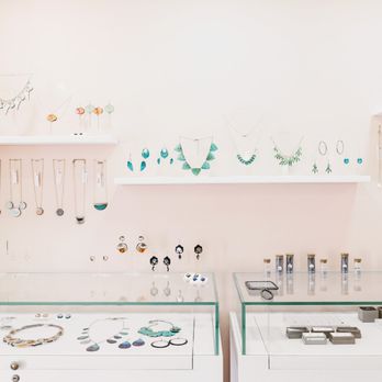 Hannah Zakari - Hannah Zakari - shop interior jewellery display 2017 - Jewelry Near Me - Edinburgh, MLN Hannah Zakari - Hannah Zakari - shop interior jewellery display 2017 - Jewelry Near Me - Edinburgh, MLN