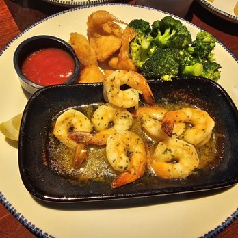 Red Lobster - Walts fries shrimp and garlic shrimp scampi with broccoli. - Seafood Near Me - Omaha, Nebraska Red Lobster - Walts fries shrimp and garlic shrimp scampi with broccoli. - Seafood Near Me - Omaha, Nebraska