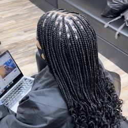 Knotless braids with curls