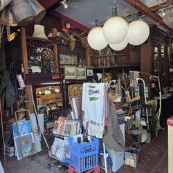 Kelly's Real Deals Antiques - The interior of the building.