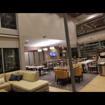 Hampton Inn - The hotel's entrance - Hotels Near Me - San Diego, California