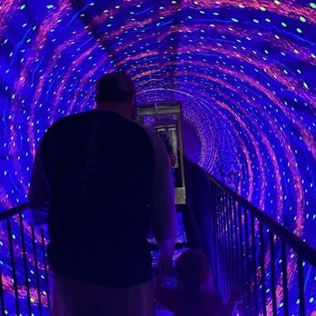 Uranus Fudge Factory - Vortex tunnel - Candy Stores Near Me - Richmond, Indiana