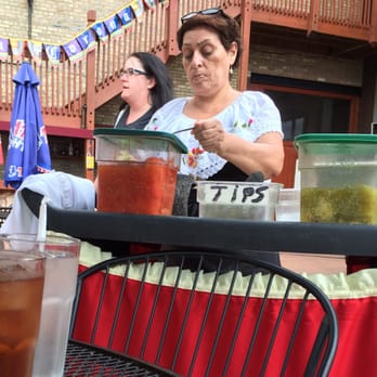 La Quinta De Los Reyes - Doesn't get much fresher or more authentic than Abuela making your salsa y guacamole table side ! - Mexican Near Me - Aurora, Illinois