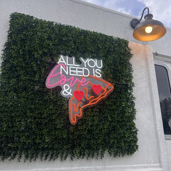 Piccolo Pizzetta - Beautiful art - Food Trucks Near Me - Land O' Lakes, Florida