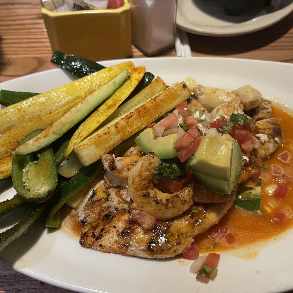 Pablo's Mexican Kitchen - Salmon with grilled vegetables - Mexican Near Me - Richmond, Texas