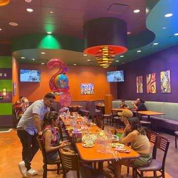 John's Incredible Pizza - Carson - How nice the staff was in helping me getting transferred from one room to the other - Arcades Near Me - Carson, California