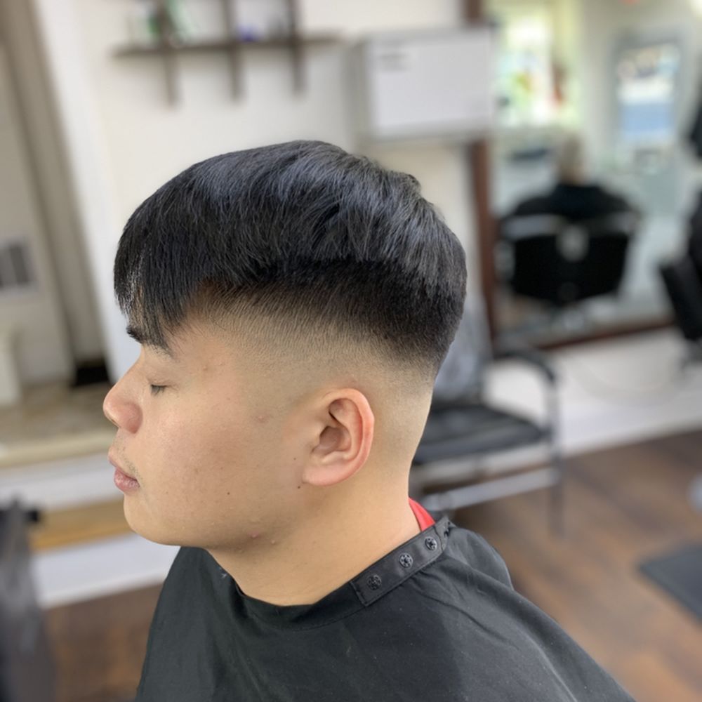 July 19 1995 Elvis Presley's former physician, Dr. George Nichopoulous,  loses his medical license for being \, image size:1000x1000