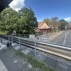 S-Bhf. Berlin-Zehlendorf - Die kleine marode Brücke am S Zehlendorf... 8/2026 soll weg