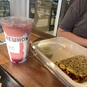 Erewhon - Smoothie and quesadilla - Grocery Near Me - Calabasas, California