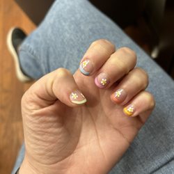 Grace Nails - Manicure with flower design