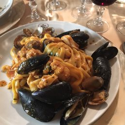 Fresh linguini with seafood Fresh linguini with seafood