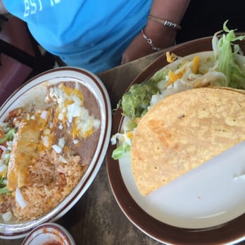 Los Compadres - Chicken enchiladas toastada ground beef taco - Mexican Near Me - Florence, Oregon Los Compadres - Chicken enchiladas toastada ground beef taco - Mexican Near Me - Florence, Oregon