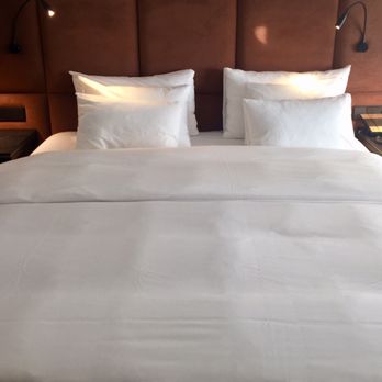 Radisson Collection - Beautiful beds and bedding. - Hotels Near Me - Warsaw, MZ