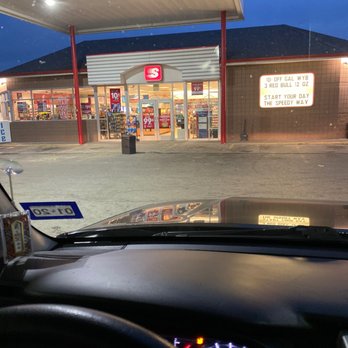 Speedway - a view of a gas station from inside a car - Convenience Stores Near Me - West Chester, Ohio